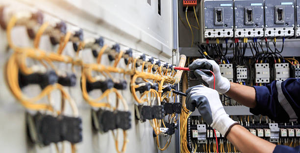 Professional Electrician technician working in Kaukauna, WI